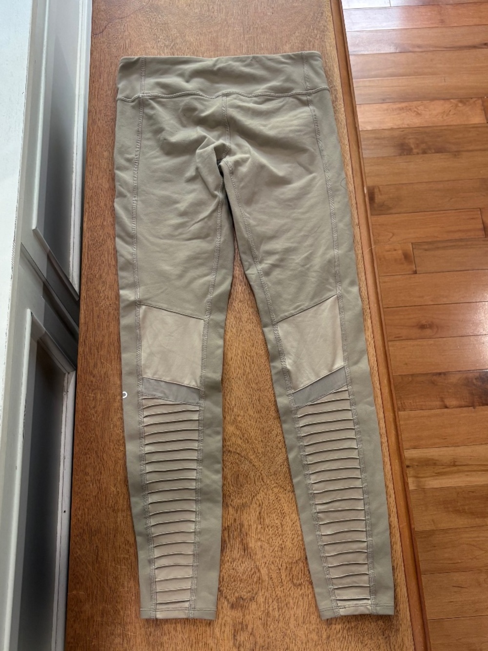 Alo leggings medium